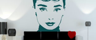 Nlepka na stenu Audrey Hepburn raajky u Tiffanyho, polep na stnu a nbytek